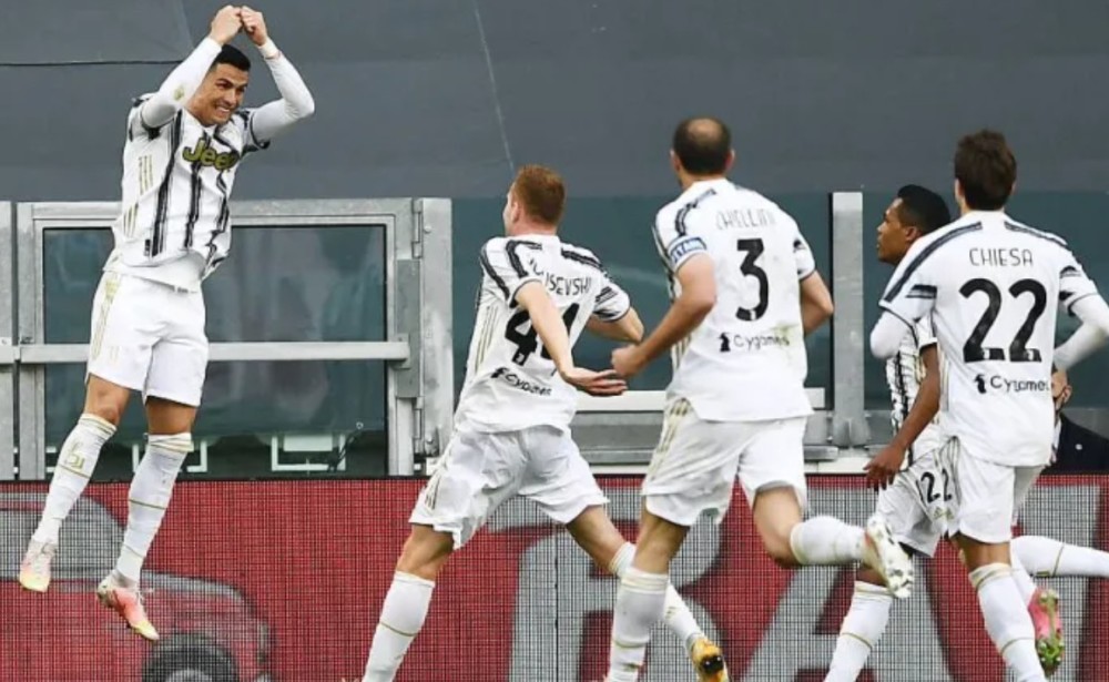  国际米兰争议红牌，VAR判定引球迷抗议  