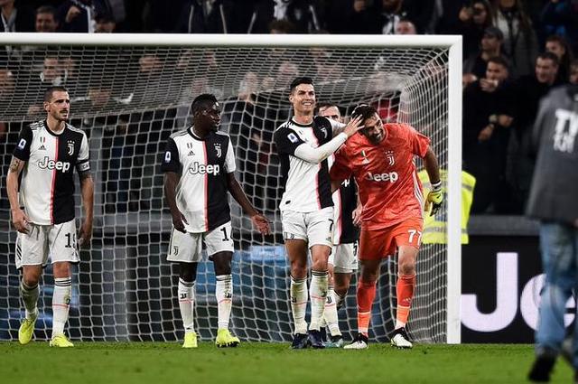  尤文图斯零封十人博洛尼亚，什琴斯尼扑点建功  